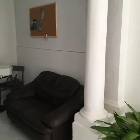 לינה וארוחת בוקר St George Central