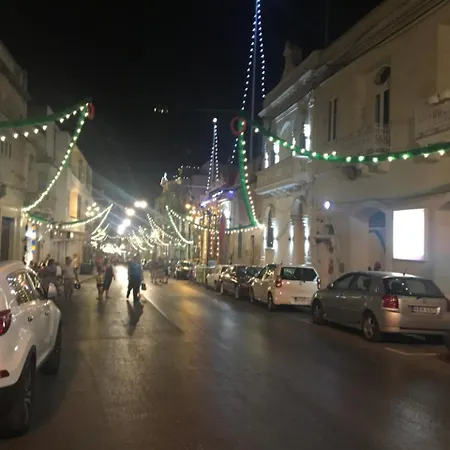 לינה וארוחת בוקר St George Central 3*